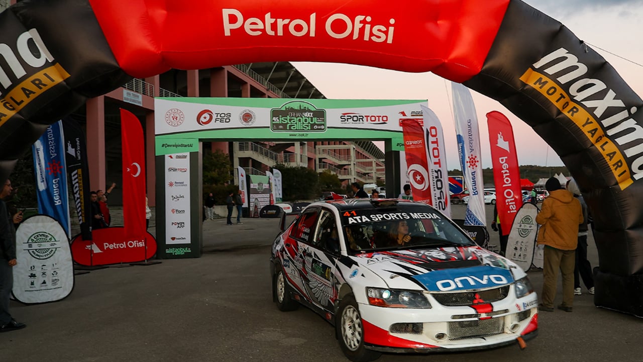 Foto - İstanbul’da nefes kesen ralli! 47 ekipten sadece 28’i finişe ulaştı!