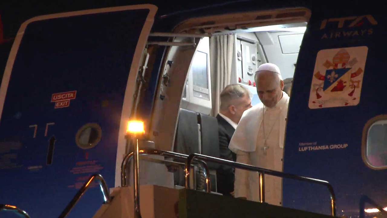 İstanbul'da Papa’nın uçağında hareketlilik