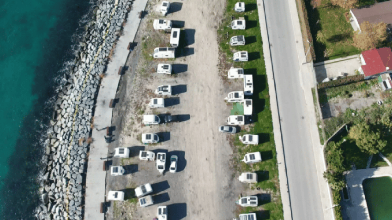 Foto - İstanbul’da pes dedirten görüntü! 700 araç sahili işgal etti