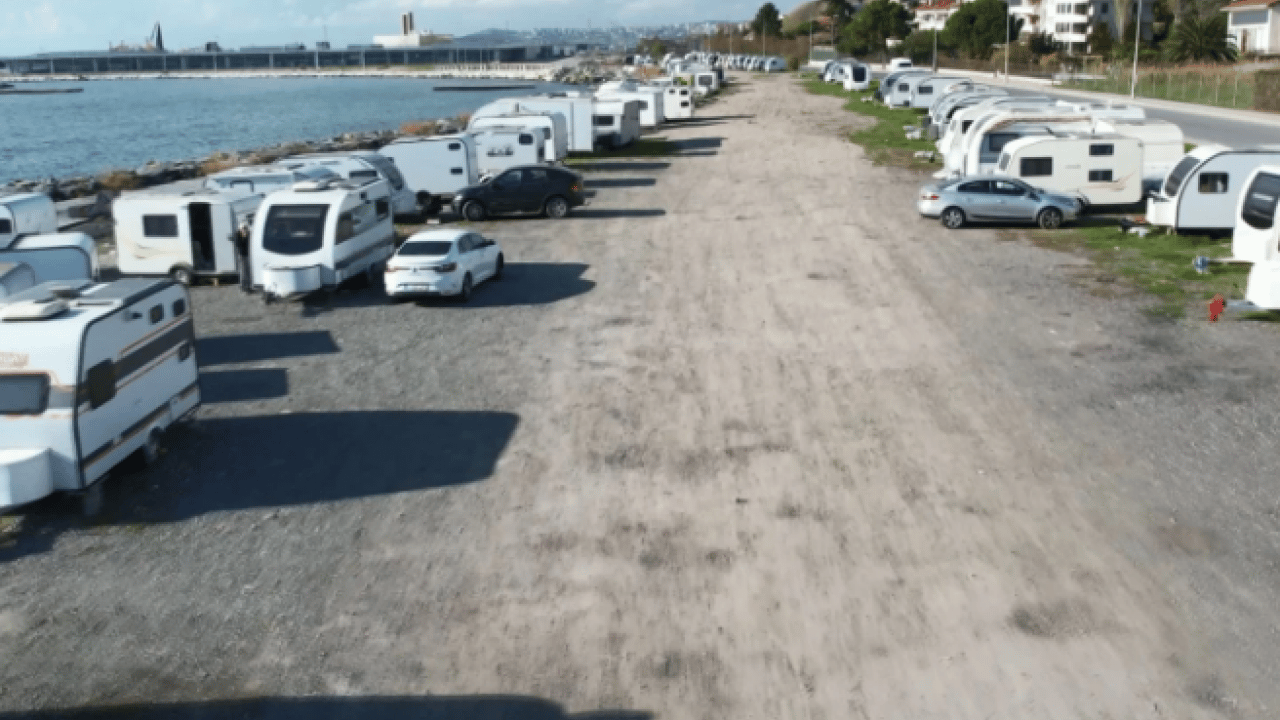 Foto - İstanbul’da pes dedirten görüntü! 700 araç sahili işgal etti