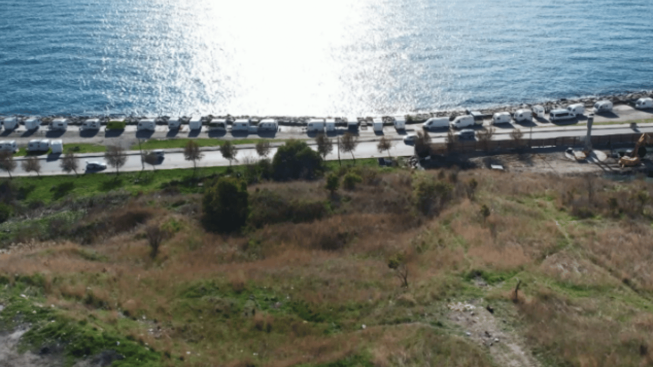 Foto - İstanbul’da pes dedirten görüntü! 700 araç sahili işgal etti