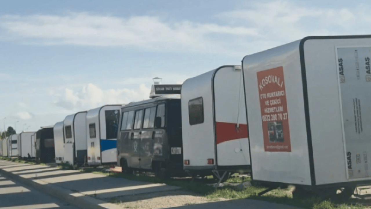 Foto - İstanbul’da pes dedirten görüntü! 700 araç sahili işgal etti