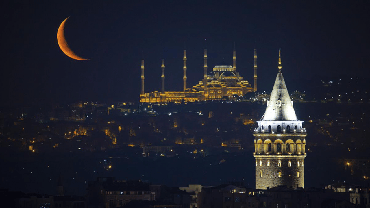 İstanbul’da Ramazan ışıltısı: Sembol yapılar hilal ve yıldız temalı süslemelerle ışıklandırılacak