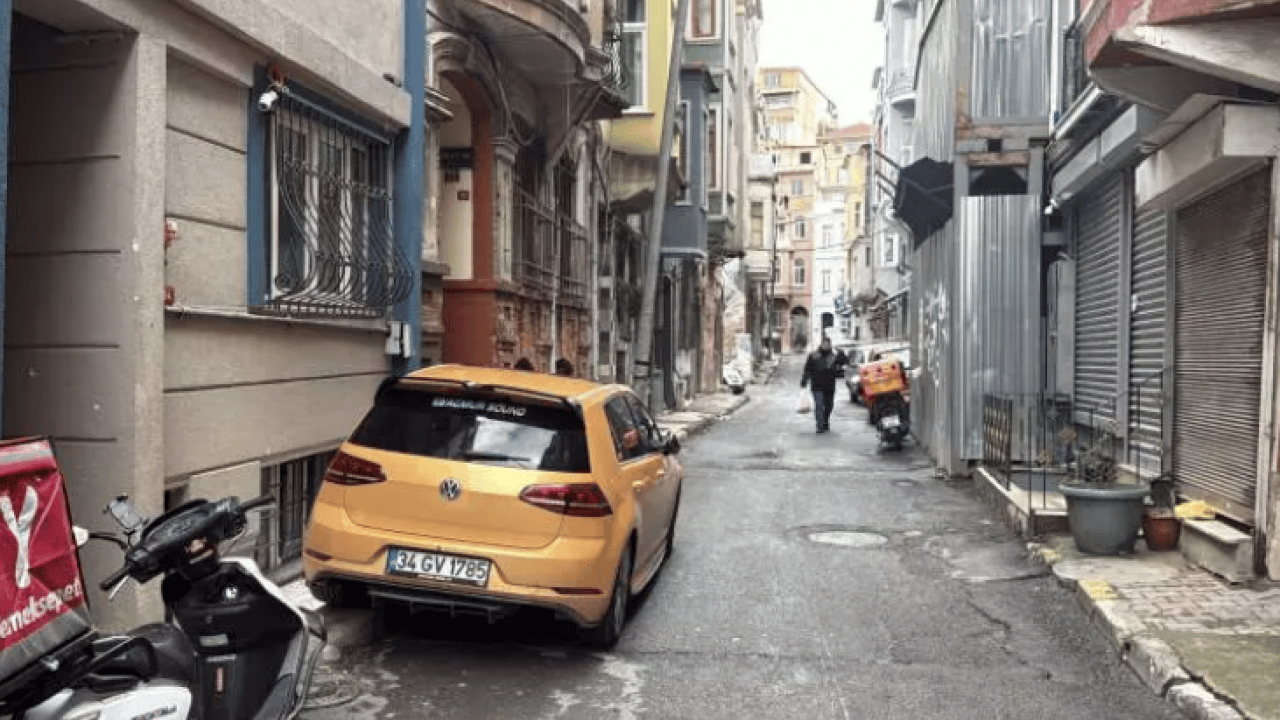 Foto - İstanbul'da şüpheli ölüm: İngiliz turist kolunda kemerle bulundu!