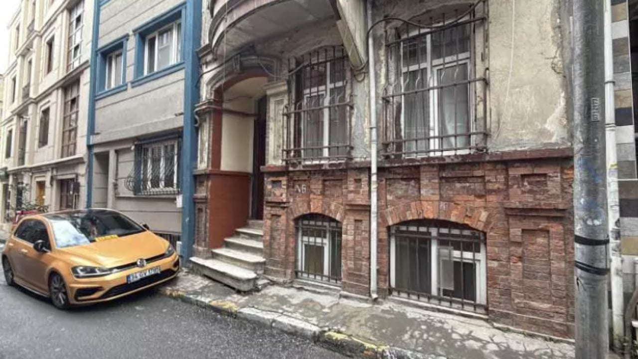 Foto - İstanbul'da şüpheli ölüm: İngiliz turist kolunda kemerle bulundu!