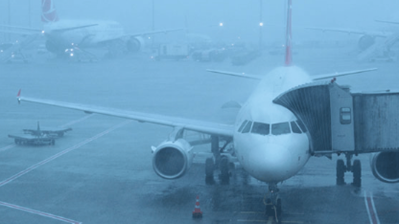 Foto - İstanbul'da uçuşlara yağmur engeli! 42 uçak, çevre havalimanlarına yönlendirildi