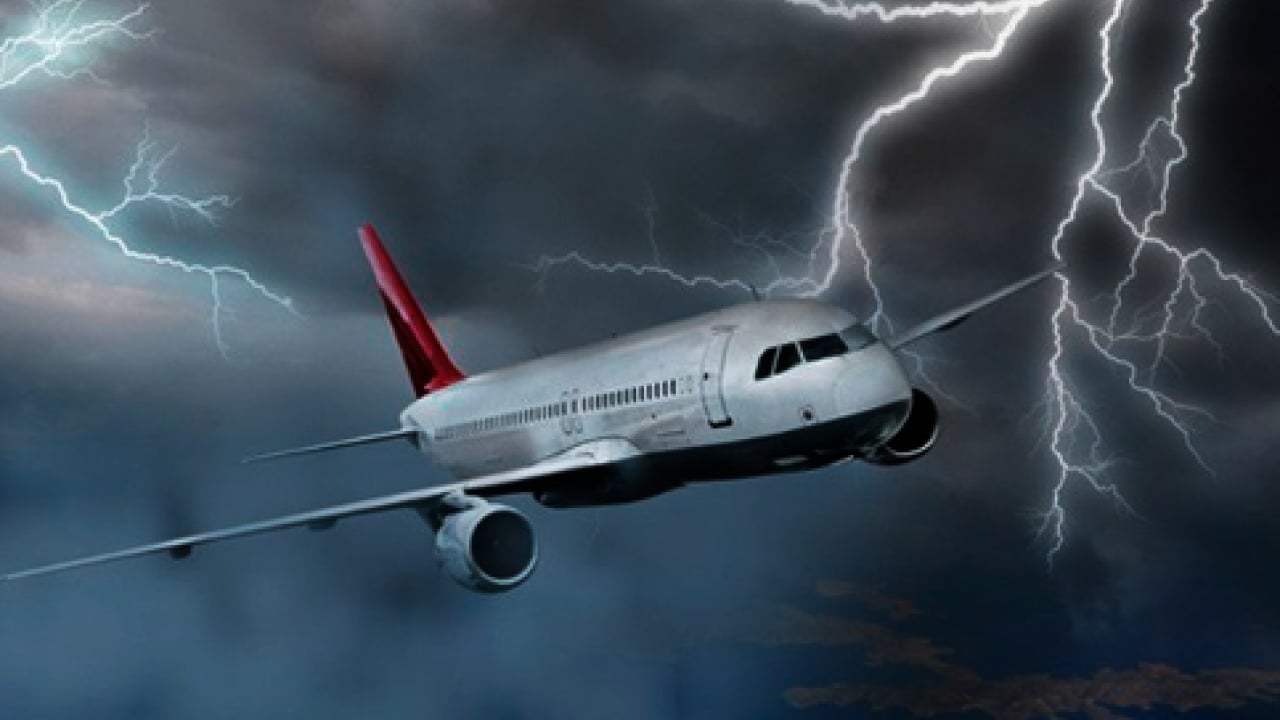 İstanbul'da uçuşlara yağmur engeli! 42 uçak, çevre havalimanlarına yönlendirildi