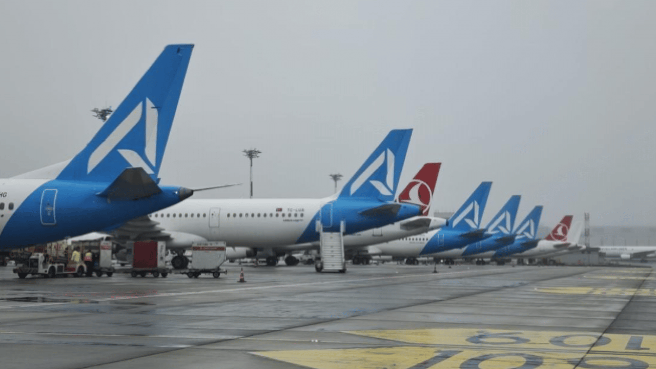 Foto - İstanbul'da uçuşlara yağmur engeli! 42 uçak, çevre havalimanlarına yönlendirildi