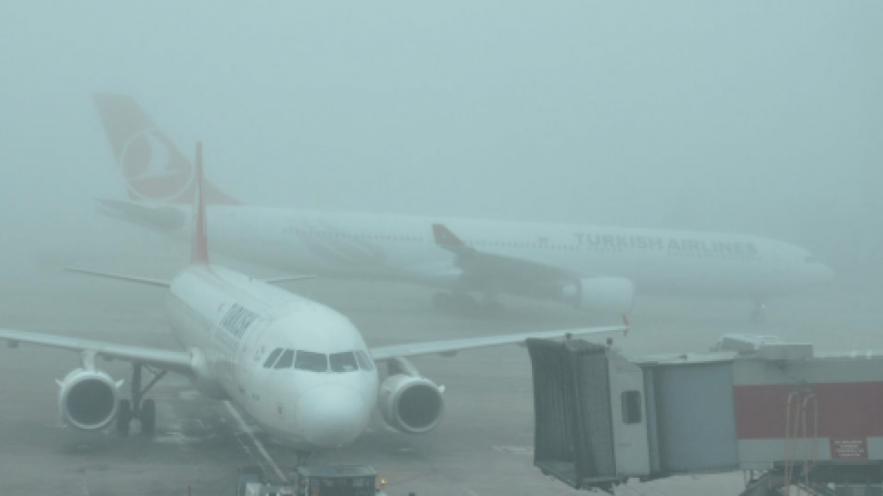 Foto - İstanbul'da uçuşlara yağmur engeli! 42 uçak, çevre havalimanlarına yönlendirildi