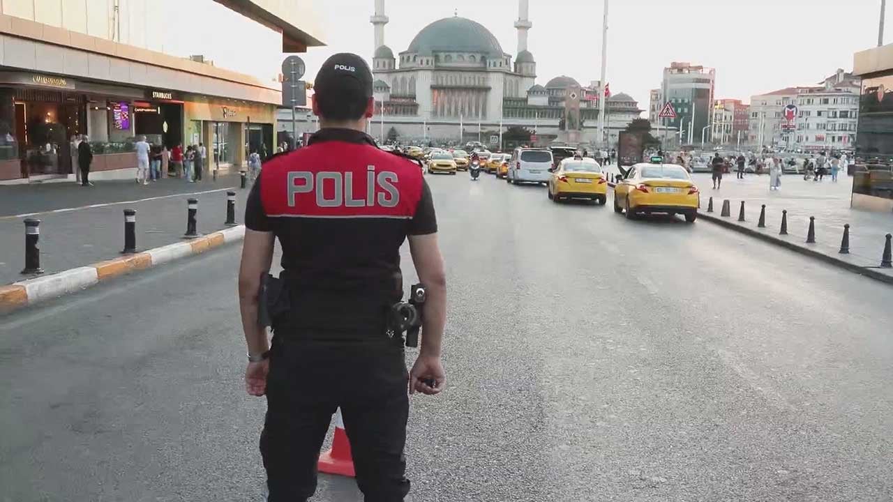 Foto - İstanbul’da yapılacaklar için helikopter bile havalandı! İşte Taksim’de yaşananlar…