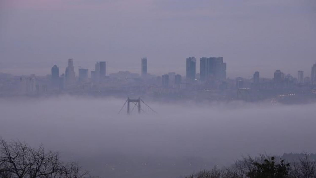 Foto - İstanbul'da yoğun sis: Boğaz trafiği gemilere kapatıldı