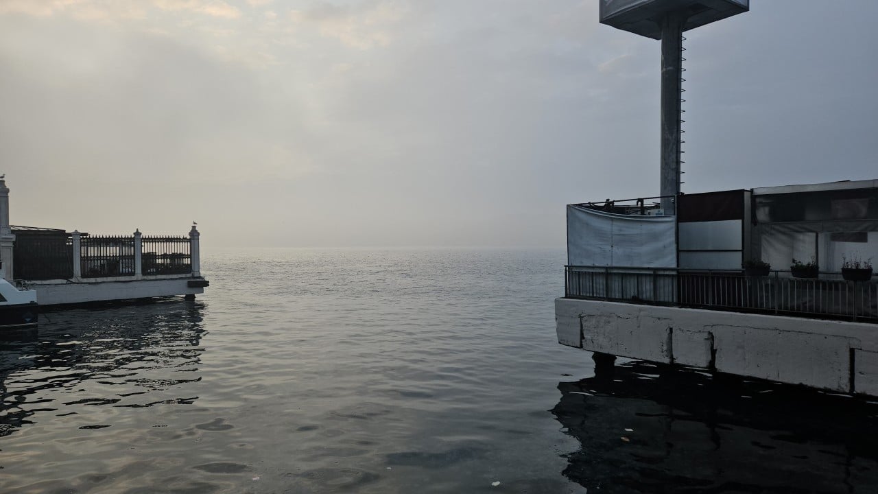İstanbul'da yoğun sis: Boğaz trafiği gemilere kapatıldı