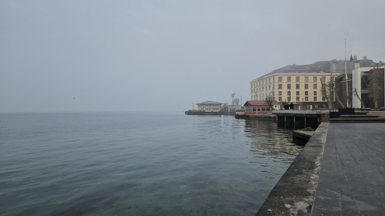 Foto - İstanbul'da yoğun sis: Boğaz trafiği gemilere kapatıldı