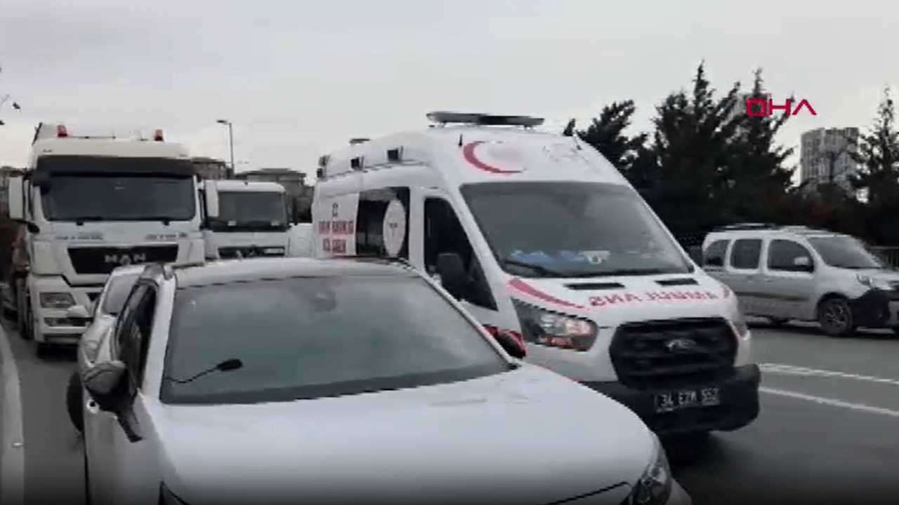 Foto - İstanbul'da yürekleri ağza getiren kaza