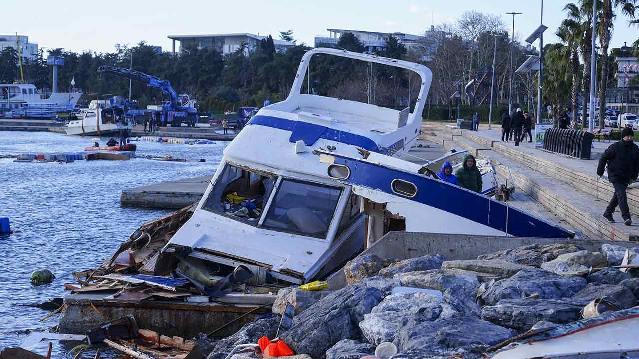 Foto - İstanbul’daki felaketin izleri fırtına dinince ortaya çıktı