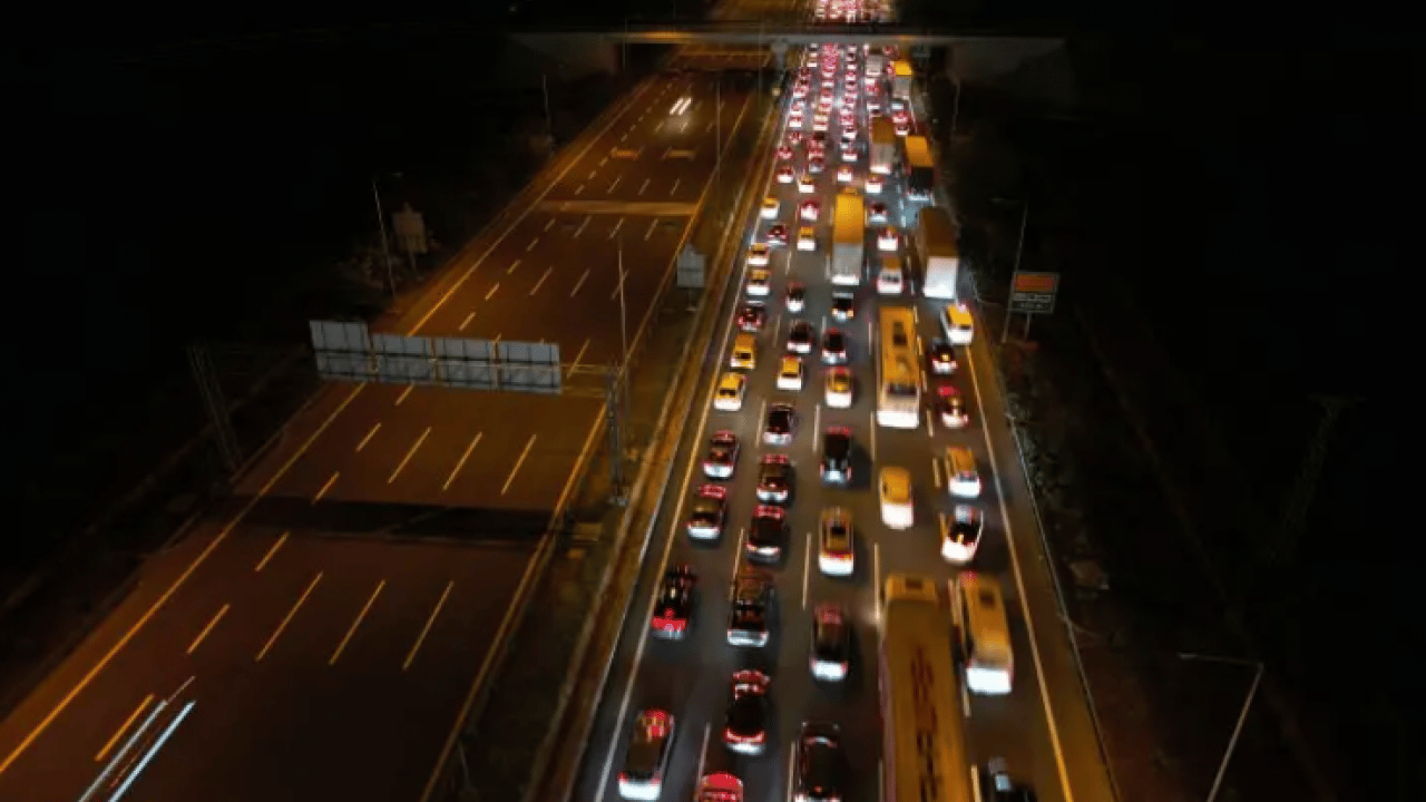 Foto - Kavimler göçü gibi: İstanbul'da trafik durma noktasına geldi!