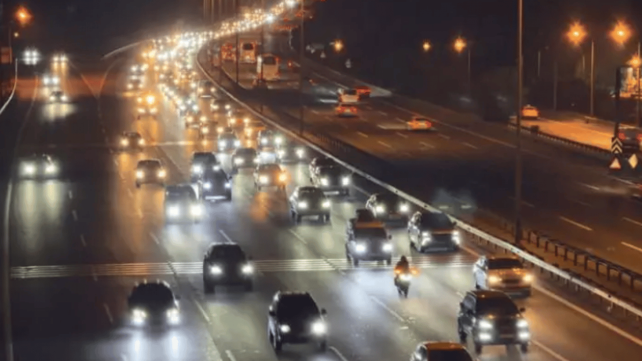 Foto - Kavimler göçü gibi: İstanbul'da trafik durma noktasına geldi!