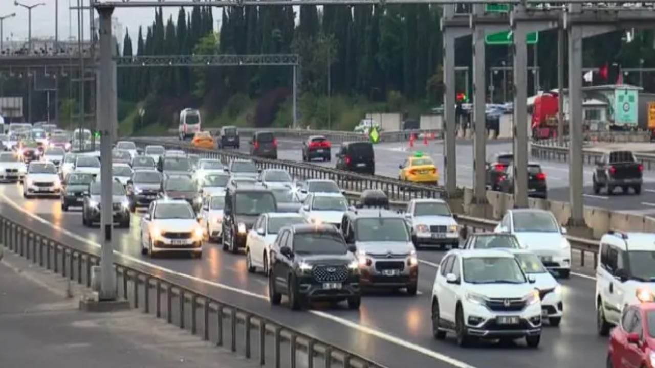 Foto - Kavimler göçü gibi: İstanbul'da trafik durma noktasına geldi!