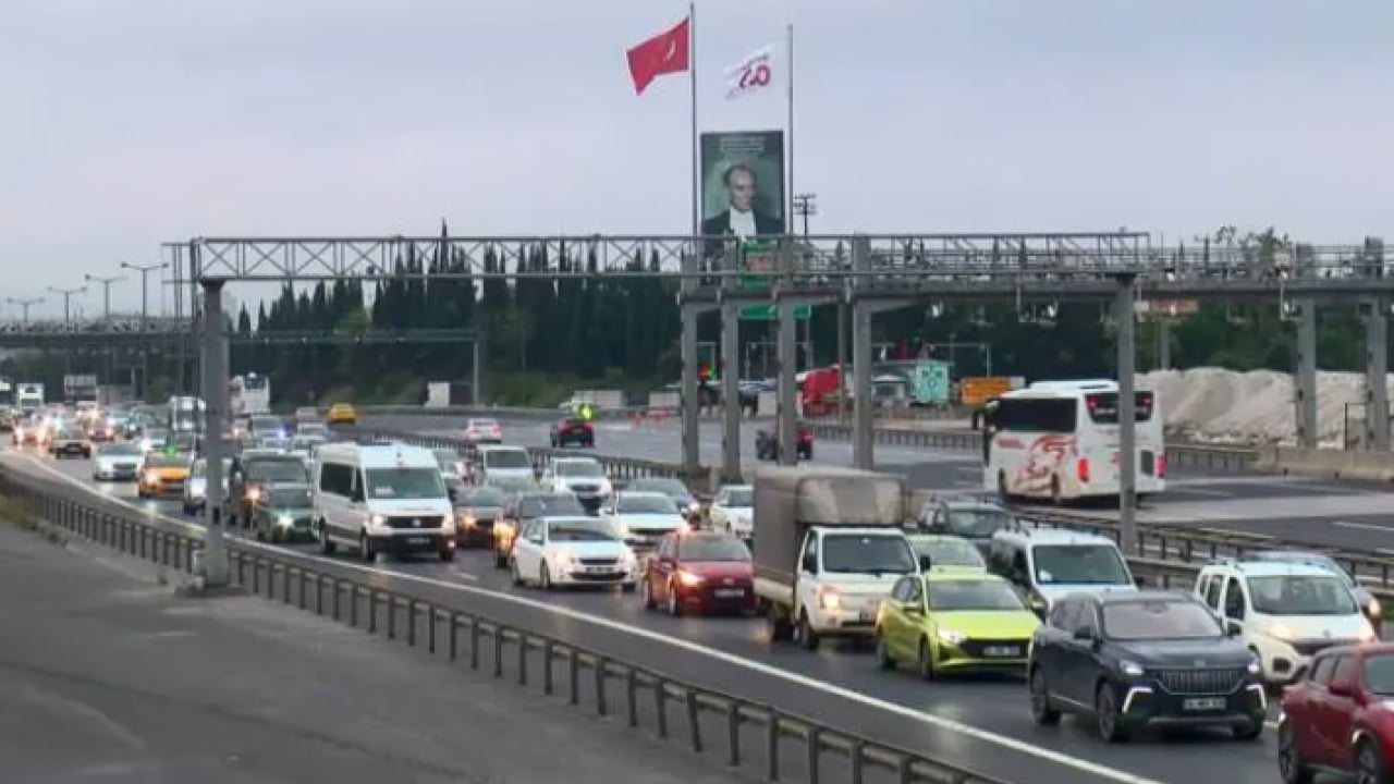 Kavimler göçü gibi: İstanbul'da trafik durma noktasına geldi!
