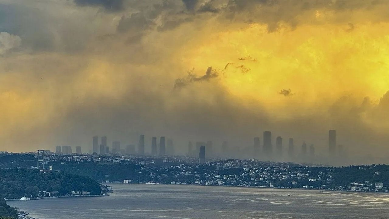 Foto - İstanbul'dan fırtına geçti: Ağaçlar devrildi, çatılar uçtu, uçaklar inemedi