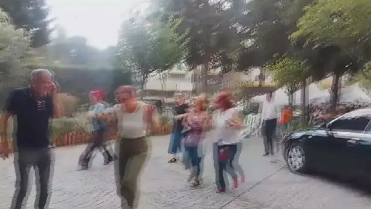 Foto - İstanbul'dan fırtına geçti: Ağaçlar devrildi, çatılar uçtu, uçaklar inemedi