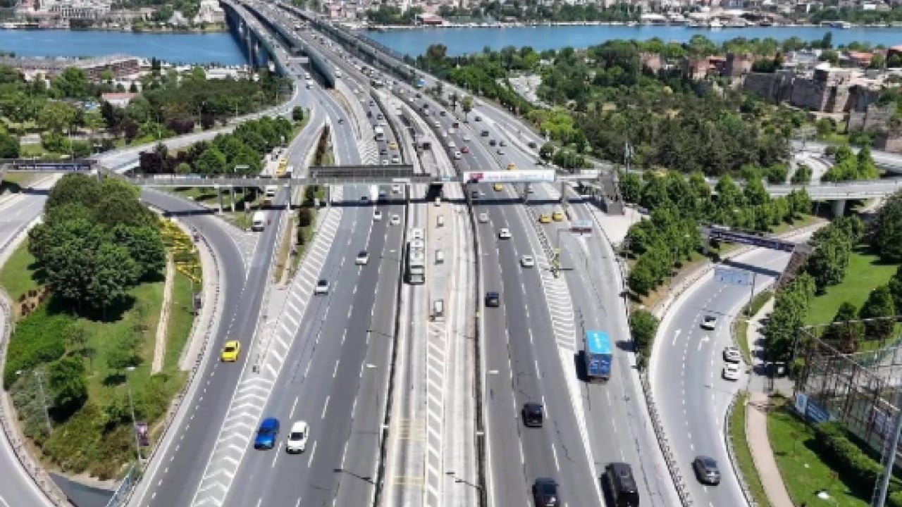 İstanbul’da özlenen manzara! Yollar bomboş kaldı
