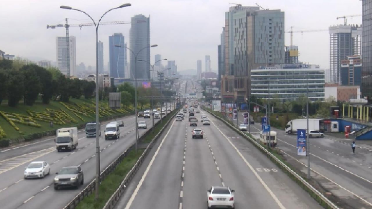 Foto - İstanbul’da özlenen manzara! Yollar bomboş kaldı