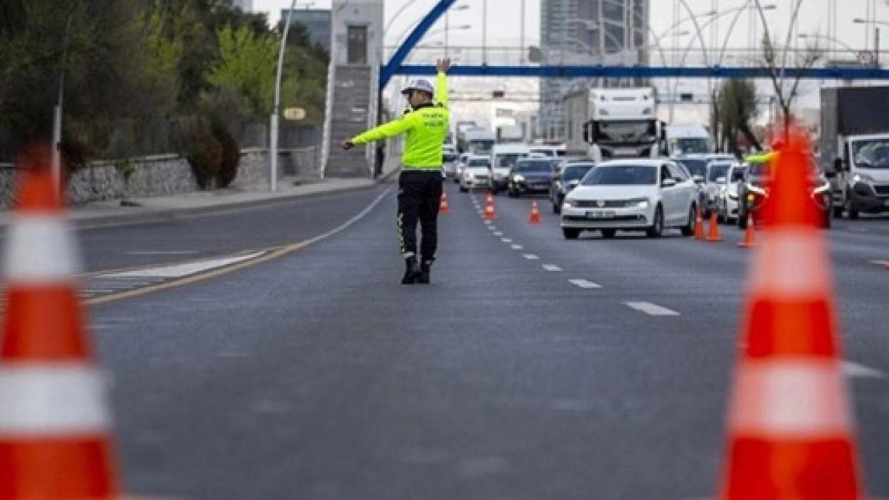 Foto - İstanbullular dikkat: Bu yollar trafiğe kapatıldı!
