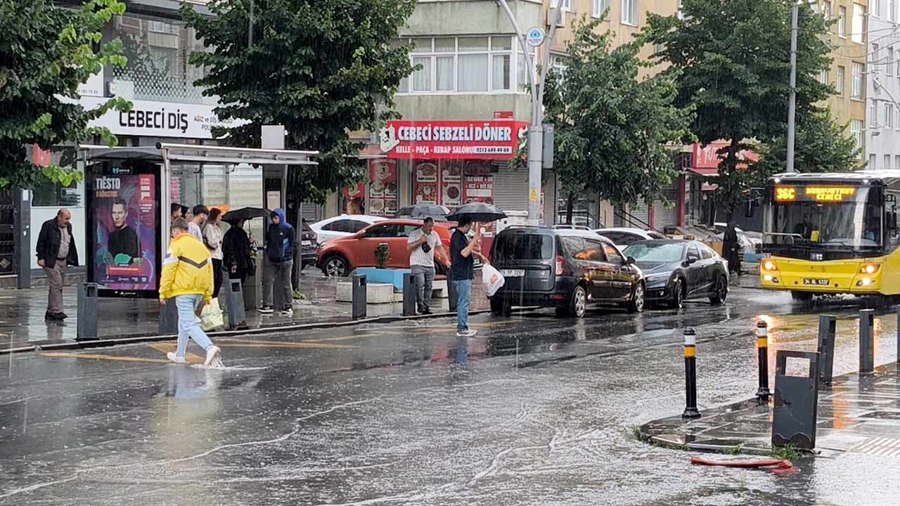 İstanbullular duraklara sığındı