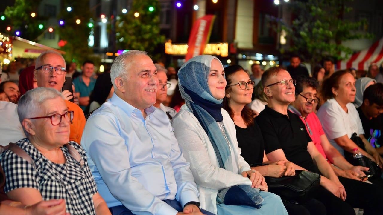 Foto - İstanbullular geçmişle özlem giderdi! Fatih Belediyesi’nden nostalji günleri 