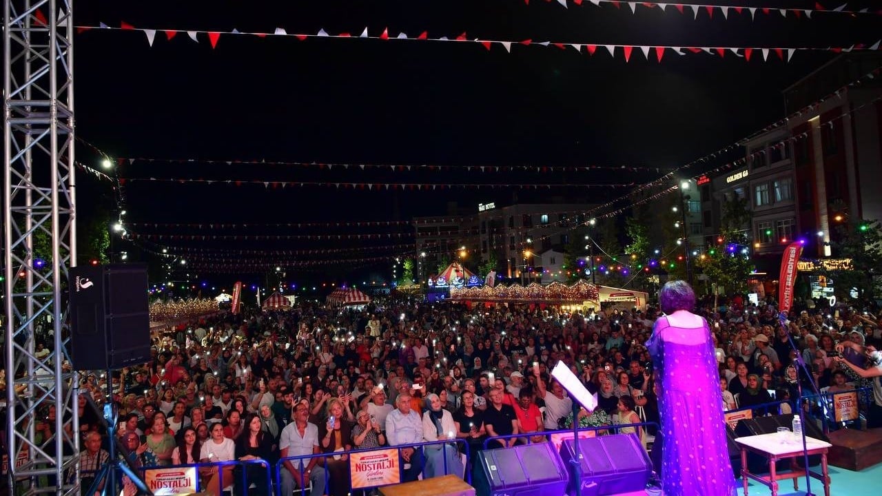 Foto - İstanbullular geçmişle özlem giderdi! Fatih Belediyesi’nden nostalji günleri 