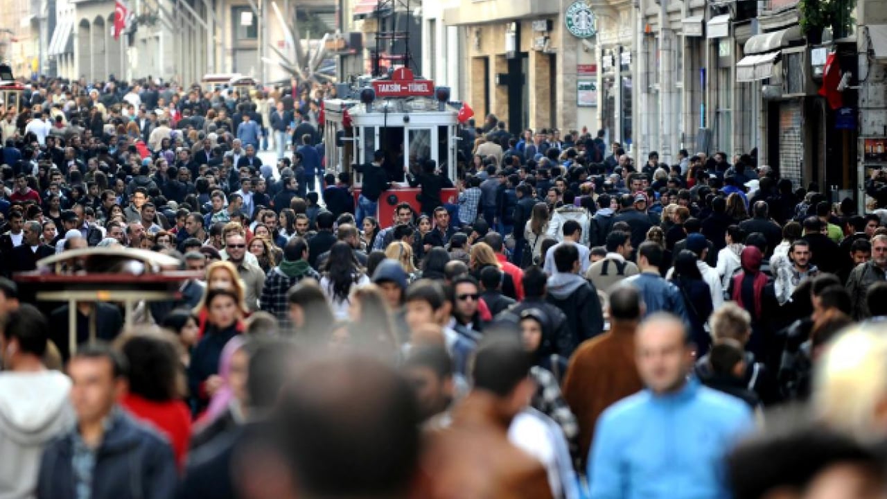 Foto - İstanbul’u çile kentine çevirenler utansın! Vatandaş arkasına bakmadan terk ediyor