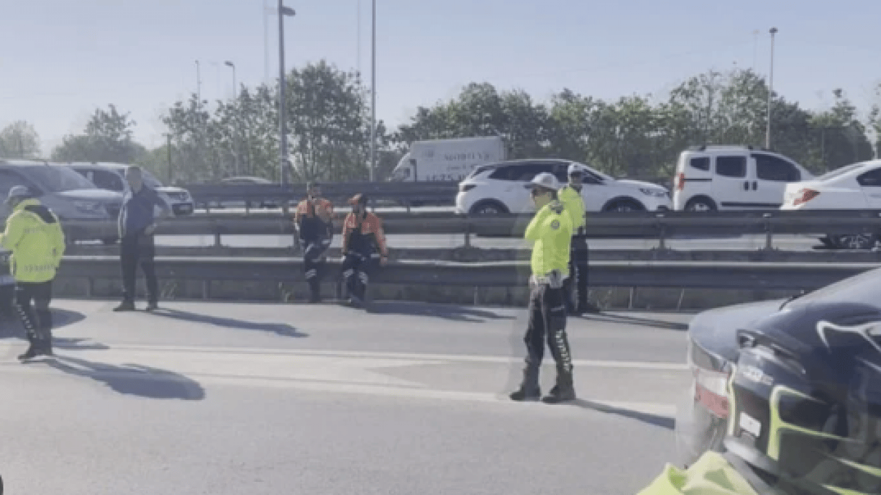 Foto - İstanbul'u kilitleyen kaza! Çok sayıda ekip bölgede!