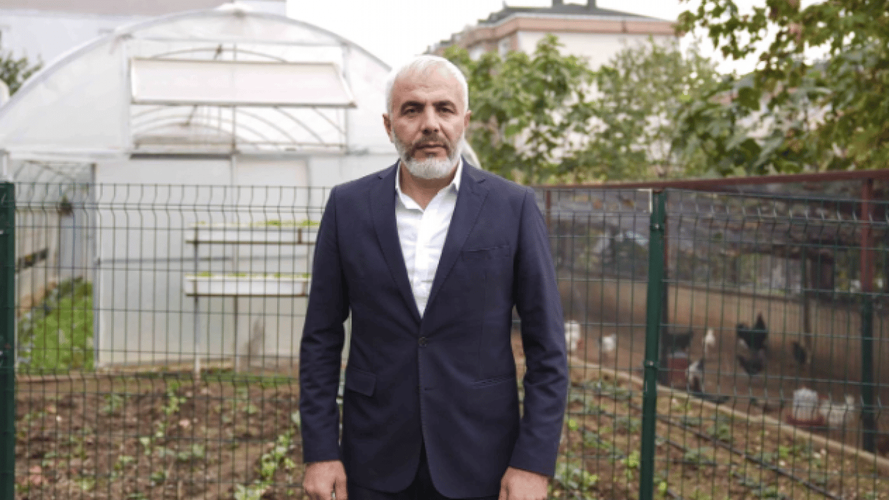 Foto - İstanbul’un göbeğinde şaşırtan manzara! Okul bahçesi çiftliğe döndü