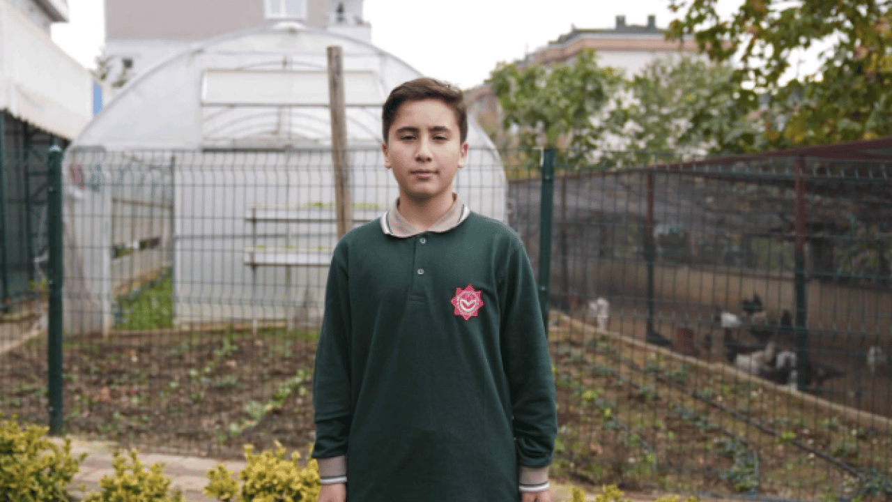 Foto - İstanbul’un göbeğinde şaşırtan manzara! Okul bahçesi çiftliğe döndü