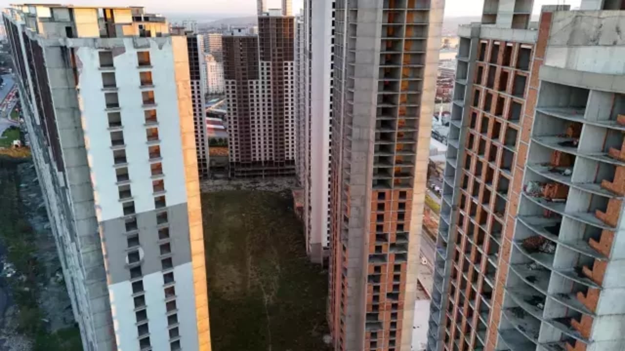 Foto - İstanbul’un orta yerinde gökdelen mezarlığı! Görüntüler ağızları açık bıraktı