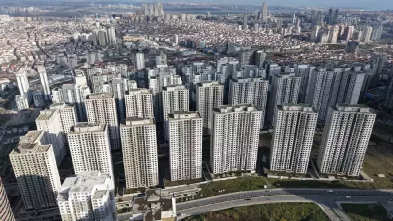 Foto - İstanbul’un orta yerinde gökdelen mezarlığı! Görüntüler ağızları açık bıraktı