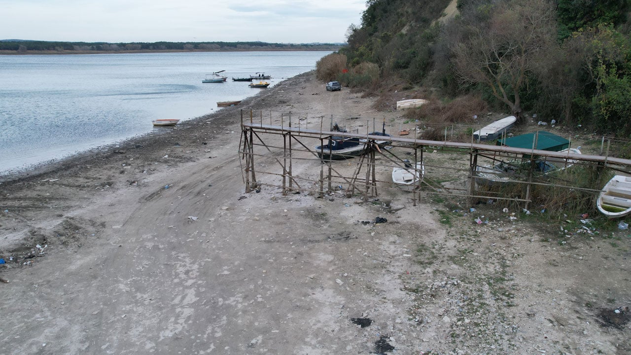 Foto - İstanbul’un su aynası kuruyor! Terkos Gölü’nde vahim manzara