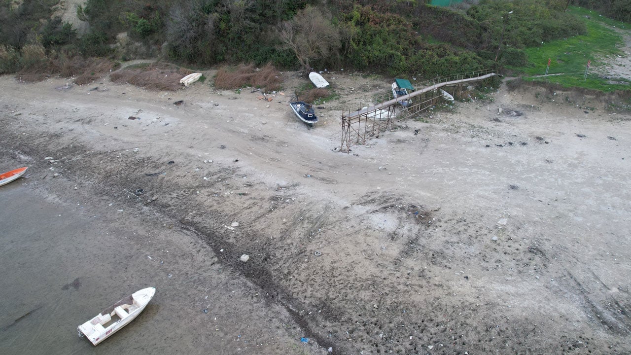 Foto - İstanbul’un su aynası kuruyor! Terkos Gölü’nde vahim manzara