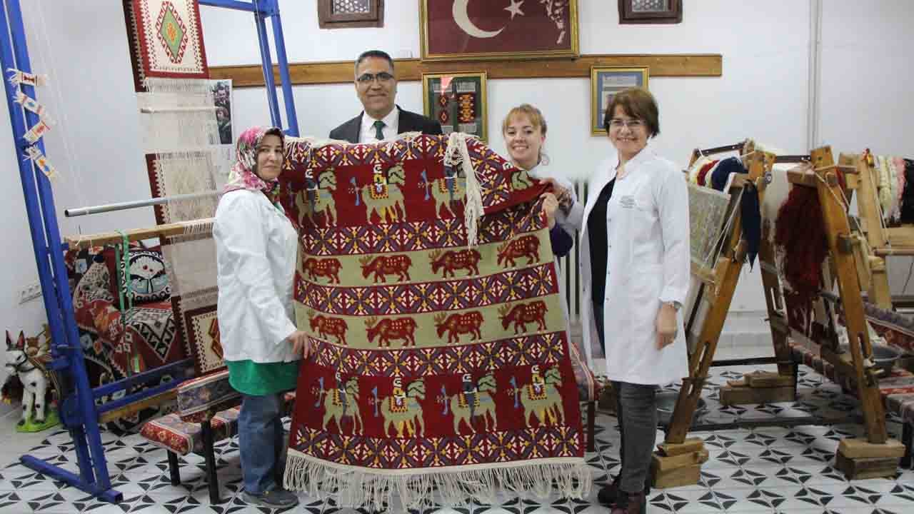 Foto - İşte Başkan Erdoğan’a takdim edilen halının sırrı