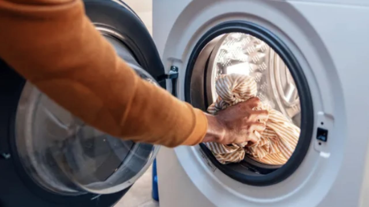 Foto - İşte bembeyaz gömleklerin gizli düşmanı! O iki hatayı sakın yapmayın...