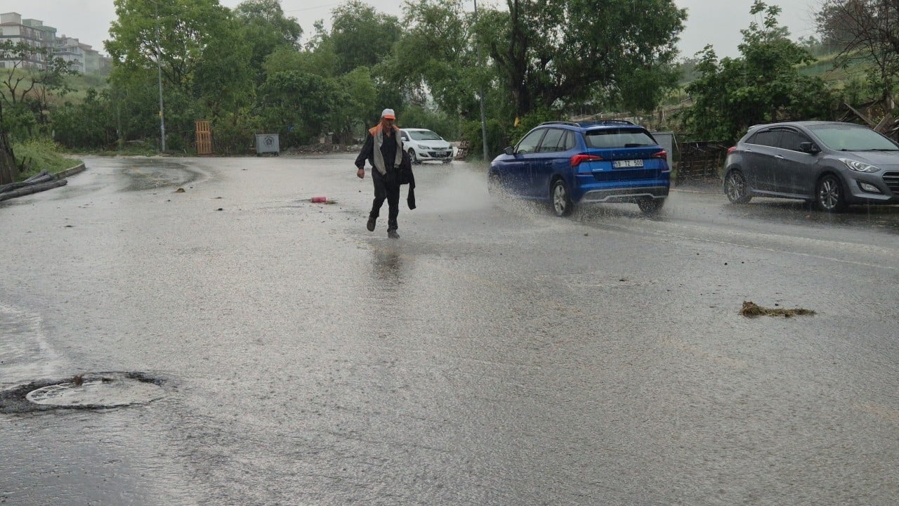 Foto - İşte CHP belediyeciliği! 10 dakikalık yağmur tüm ilçeyi felç etti