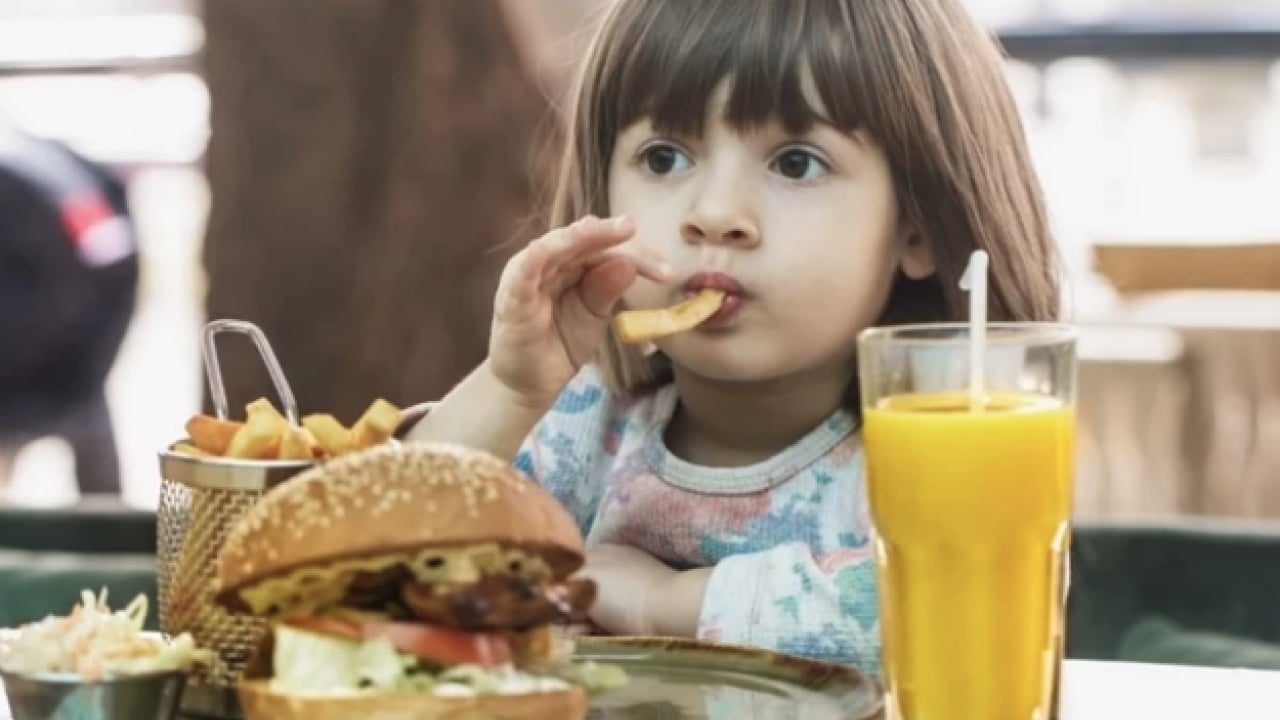 İşte çocukları abur cuburdan kurtarmanın yöntemleri: Ebeveynler 'aman ha'…