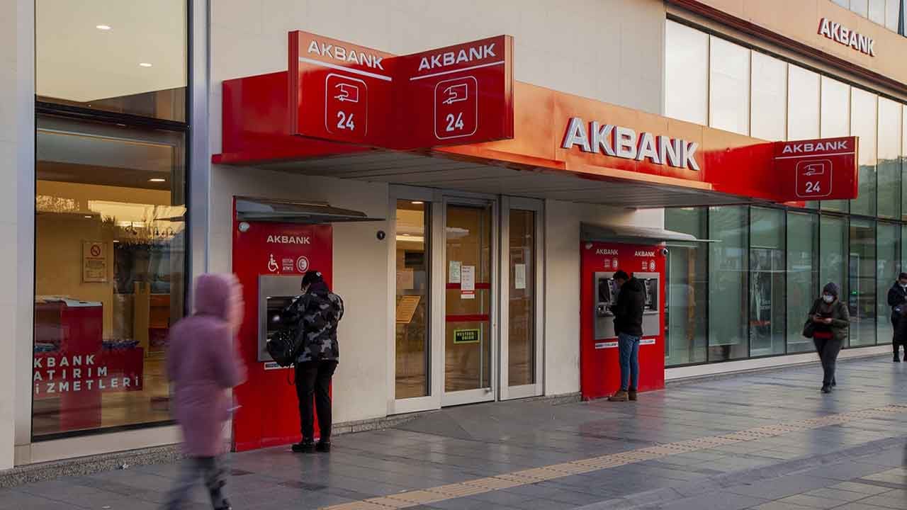 Foto - İşte faizli sistemin faturası: Akbank vatandaştan alamadığı 1.5 milyar TL’lik batık kredi alacağını bakın kaç paraya sattı