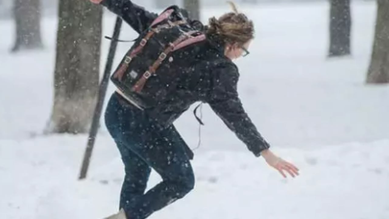 Foto - İşte kar ve buzda yürümenin altın kuralları: Eller cepte yürümeyin isterseniz...