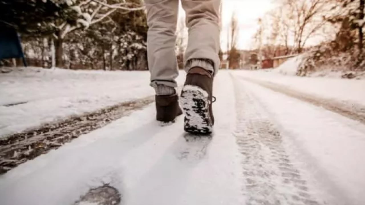 Foto - İşte kar ve buzda yürümenin altın kuralları: Eller cepte yürümeyin isterseniz...