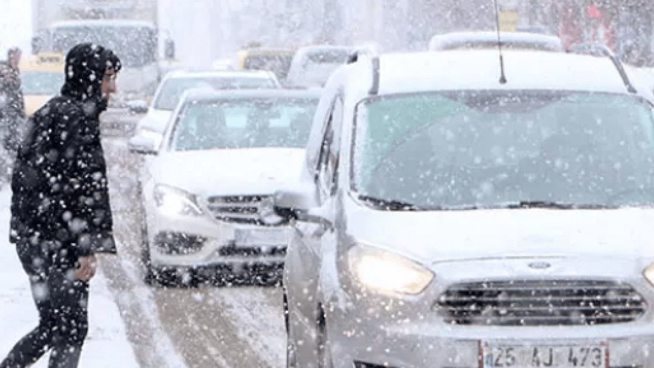 Foto - İşte kar ve buzda yürümenin altın kuralları: Eller cepte yürümeyin isterseniz...