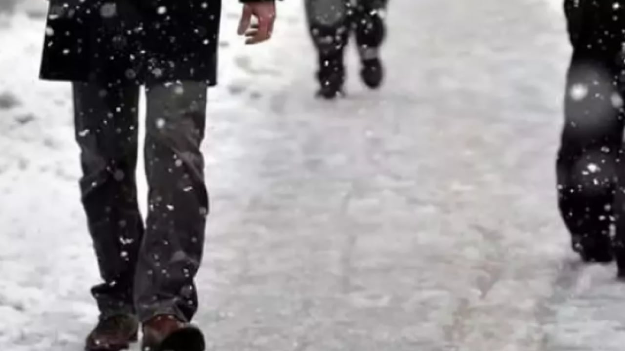 Foto - İşte kar ve buzda yürümenin altın kuralları: Eller cepte yürümeyin isterseniz...