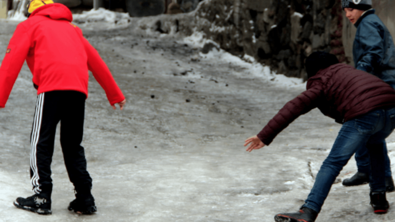 Foto - İşte kar ve buzda yürümenin altın kuralları: Eller cepte yürümeyin isterseniz...