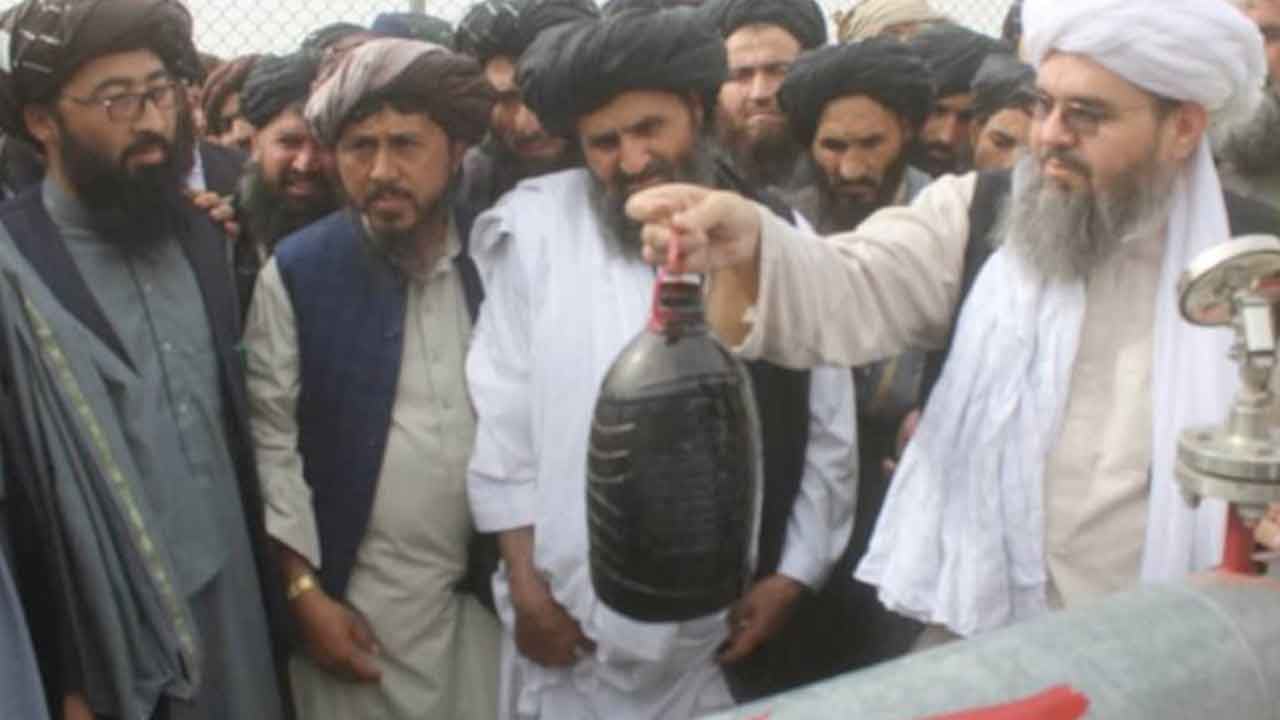 Foto - İşte Şeriat'ın bereketi: Her yerden petrol fışkırmaya başladı